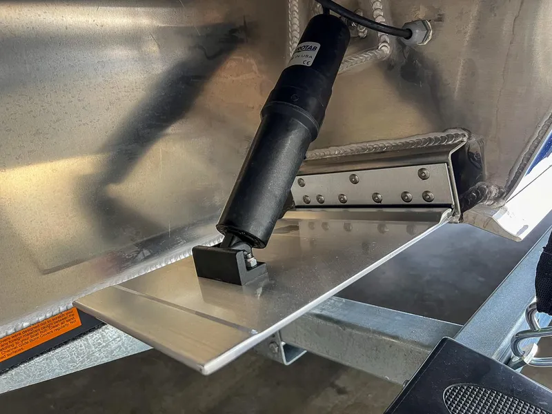 Slide: The Image of 2024 Hewescraft 210 Sea Runner ET HT trim tab detail. - 22