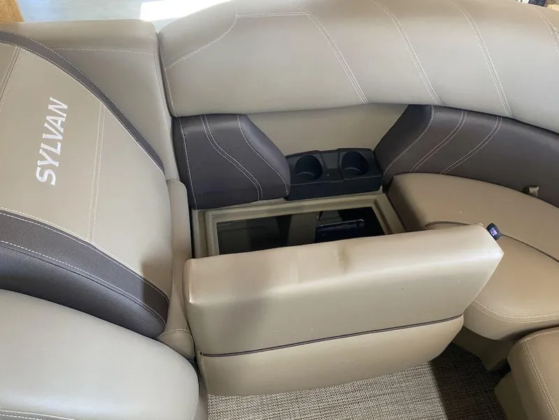 Slide: The Image of Sylvan 820 CLZ DH 2025 - 15