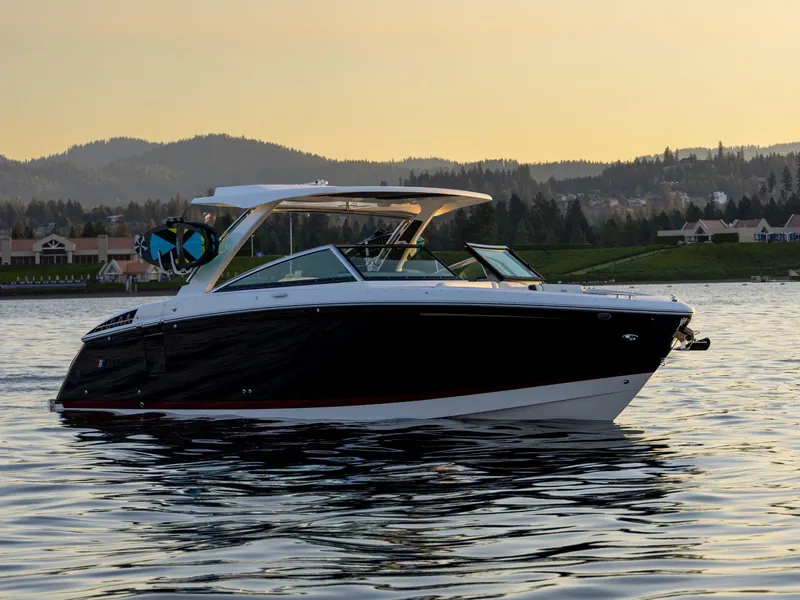 Slide: The Image of Cobalt R33 Surf 2025 - 1