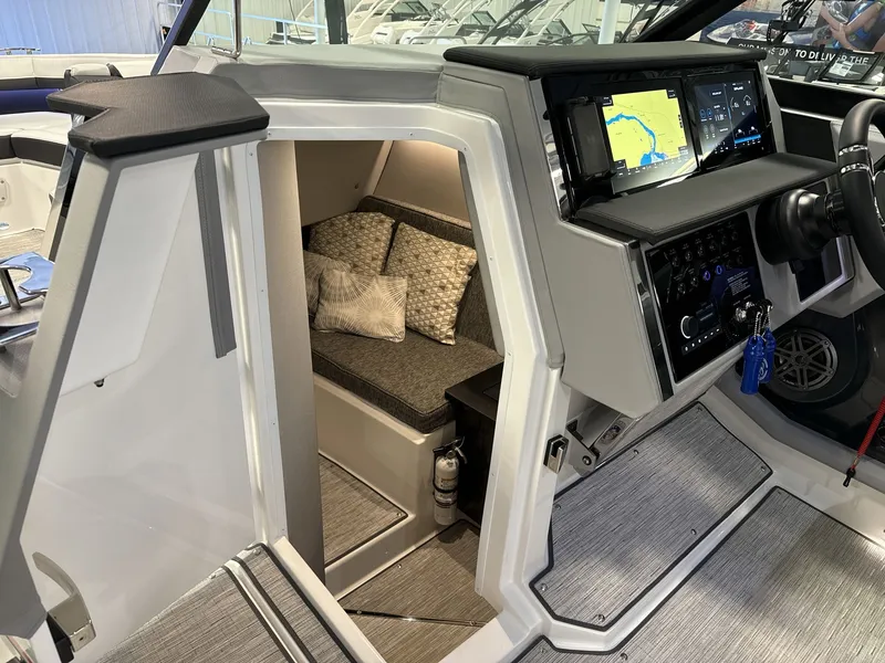 Slide: The Image of Cobalt R33 Surf 2025 - 12