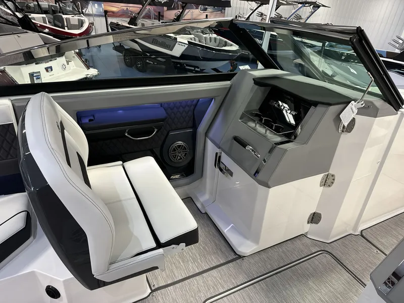 Slide: The Image of Cobalt R33 Surf 2025 - 14