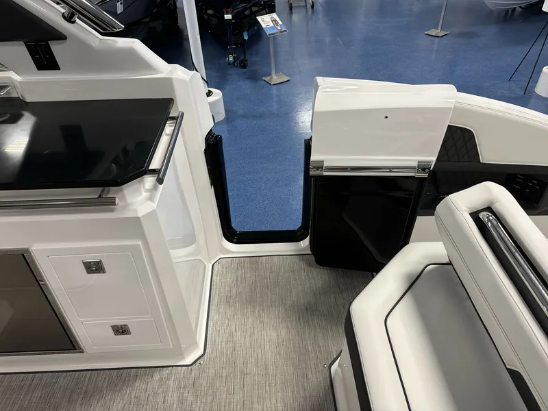 Slide: The Image of Cobalt R33 Surf 2025 - 16