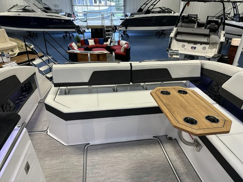 Slide: The Image of Cobalt R33 Surf 2025 - 18