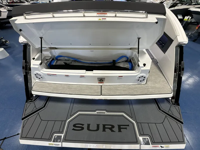 Slide: The Image of Cobalt R33 Surf 2025 - 21