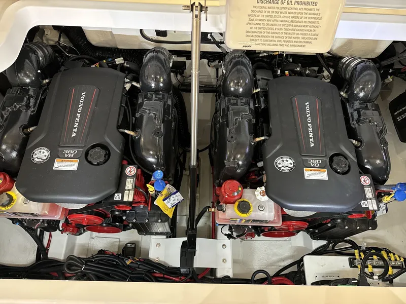 Slide: The Image of Cobalt R33 Surf 2025 - 22