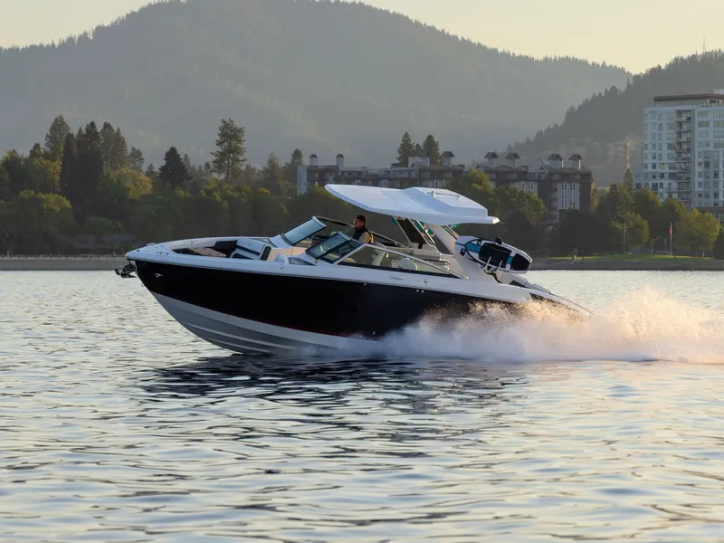 Slide: The Image of Cobalt R33 Surf 2025 - 3