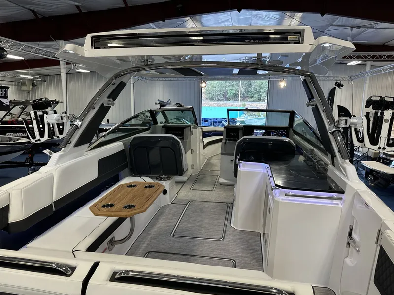 Slide: The Image of Cobalt R33 Surf 2025 - 6