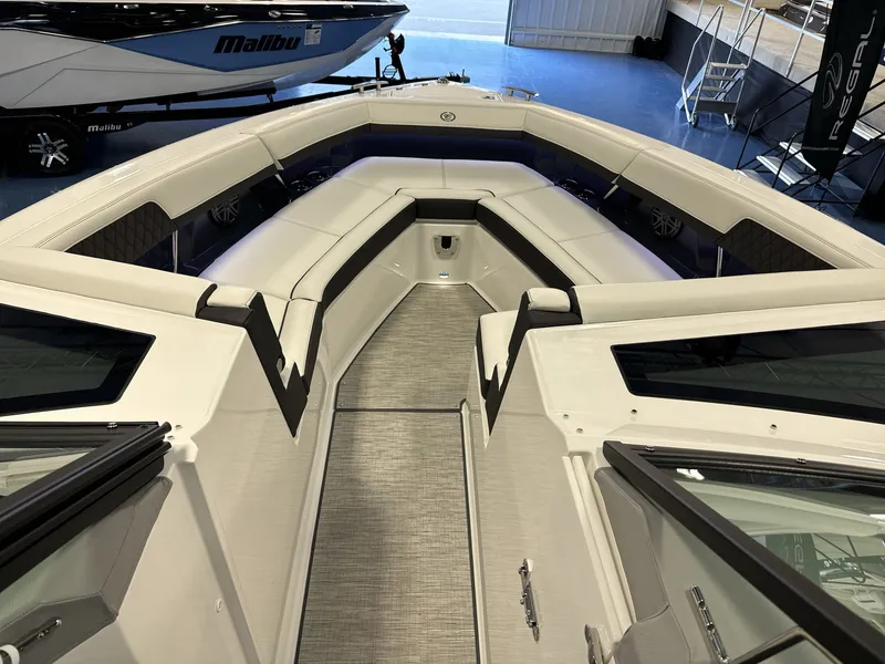 Slide: The Image of Cobalt R33 Surf 2025 - 7