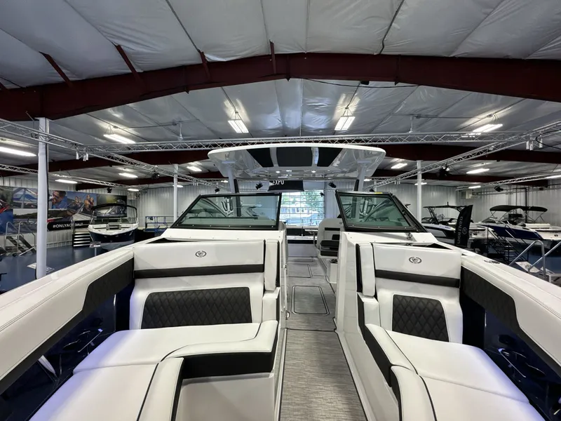 Slide: The Image of Cobalt R33 Surf 2025 - 8