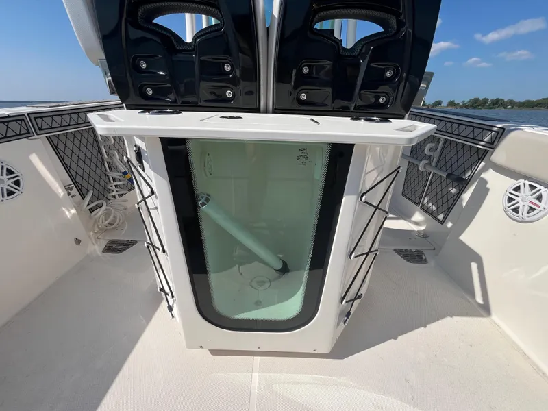 Slide: The Image of 2019 Wellcraft 262 Fisherman boat deck with storage compartment and seating. - 13