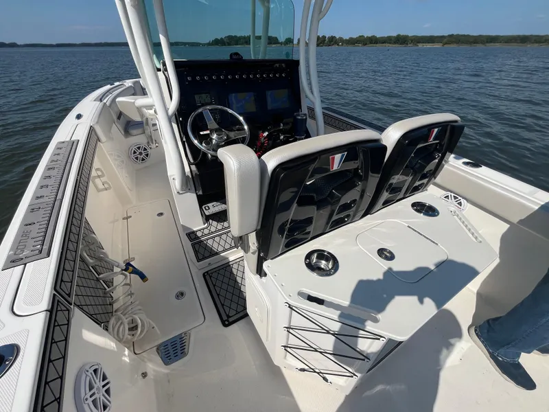 Slide: The Image of 2019 Wellcraft 262 Fisherman boat interior with helm, seating, and ocean view. - 14