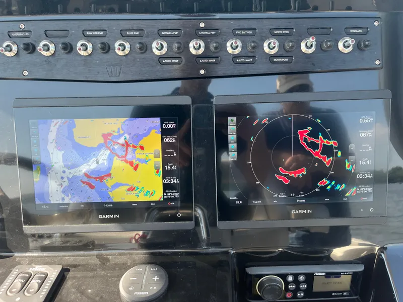 Slide: The Image of Control panel of a 2019 Wellcraft 262 Fisherman with Garmin navigation displays. - 18