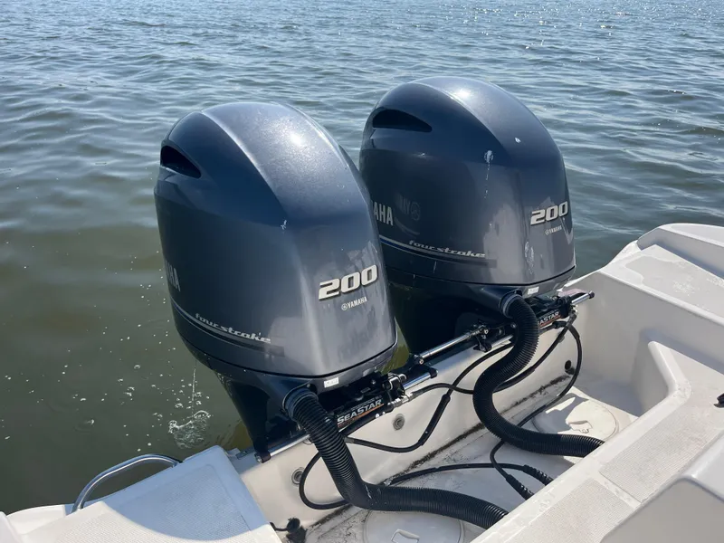Slide: The Image of Twin Yamaha 200 outboard motors on a 2019 Wellcraft 262 Fisherman boat. - 7