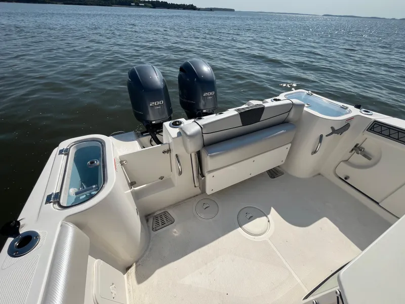 Slide: The Image of 2019 Wellcraft 262 Fisherman boat with dual engines on calm water. - 9