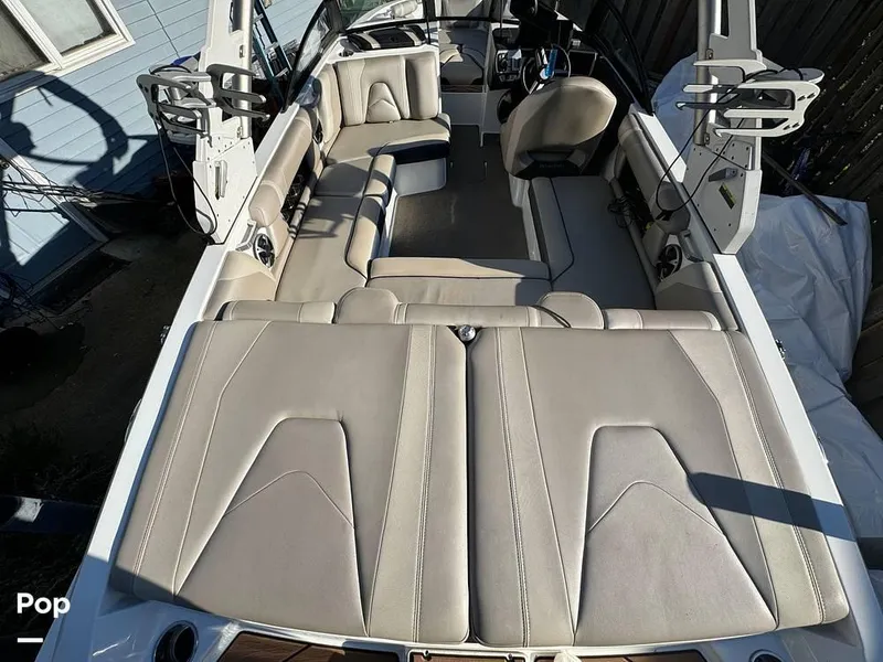 Slide: The Image of 2017 Malibu 21VLX for sale in Lake Oswego, OR - 12