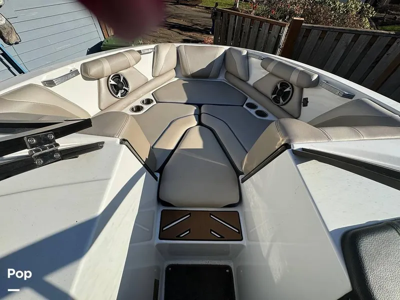 Slide: The Image of 2017 Malibu 21VLX for sale in Lake Oswego, OR - 33