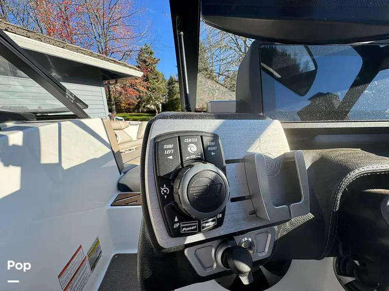 Slide: The Image of 2017 Malibu 21VLX for sale in Lake Oswego, OR - 36