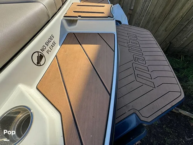 Slide: The Image of 2017 Malibu 21VLX for sale in Lake Oswego, OR - 55