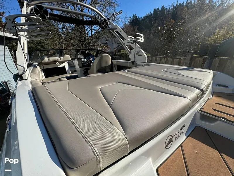 Slide: The Image of 2017 Malibu 21VLX for sale in Lake Oswego, OR - 57