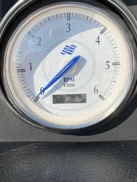 Slide: The Image of Tachometer of 2007 Four Winns 200 Horizon boat, showing RPM x1000. - 10
