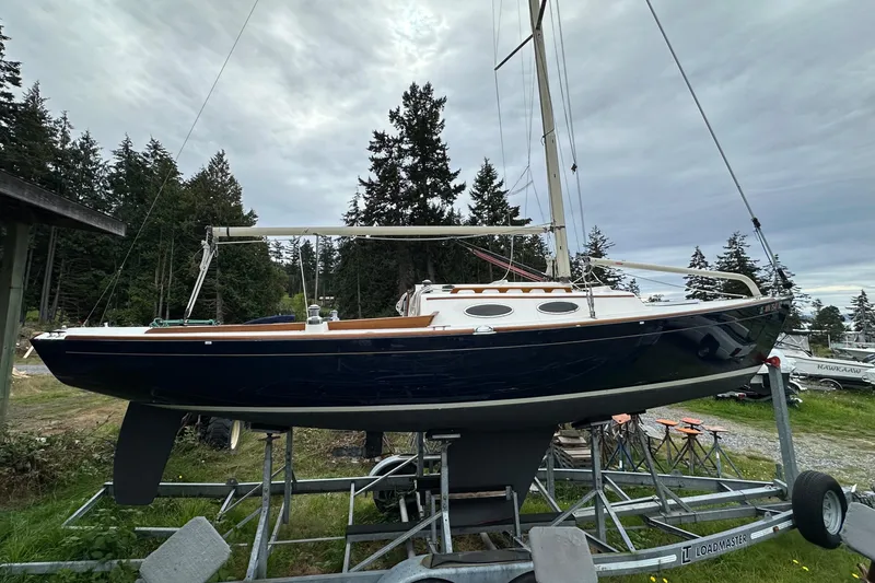 Slide: The Image of 2005 Express Alerion sailboat on trailer, surrounded by trees and overcast sky. - 20
