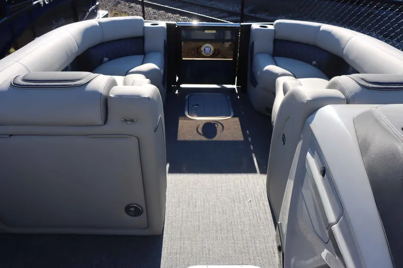 Slide: The Image of Barletta Lusso 23UA 2025 - 16