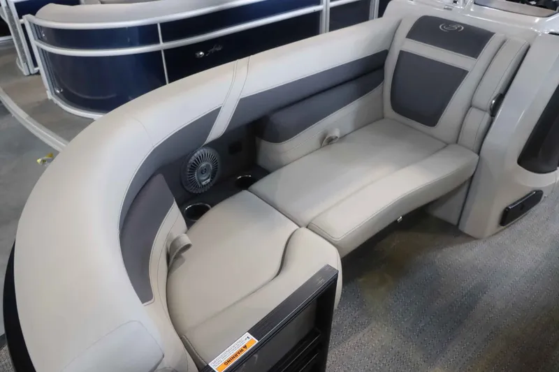 Slide: The Image of Barletta Cabrio 22UC 2025 - 11