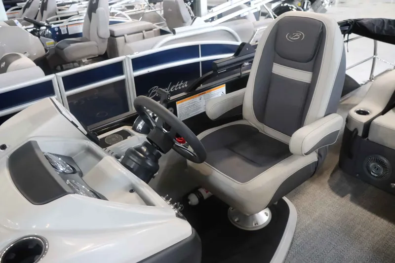 Slide: The Image of Barletta Cabrio 22UC 2025 - 16