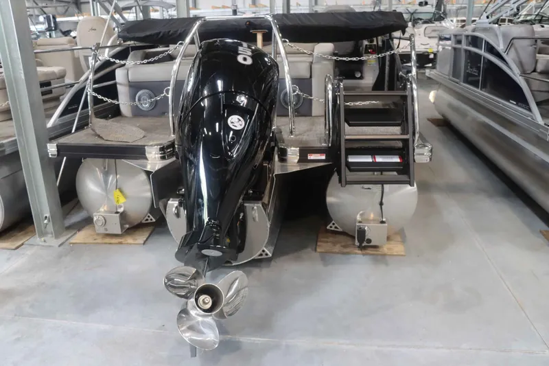 Slide: The Image of Barletta Cabrio 22UC 2025 - 5