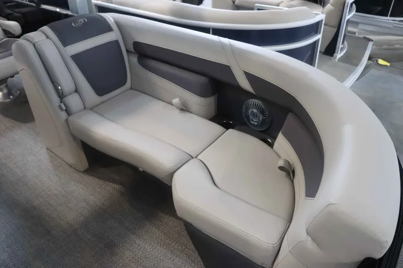 Slide: The Image of Barletta Cabrio 22UC 2025 - 7