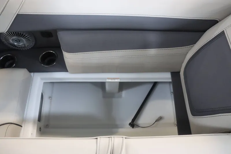 Slide: The Image of Barletta Cabrio 22UC 2025 - 9