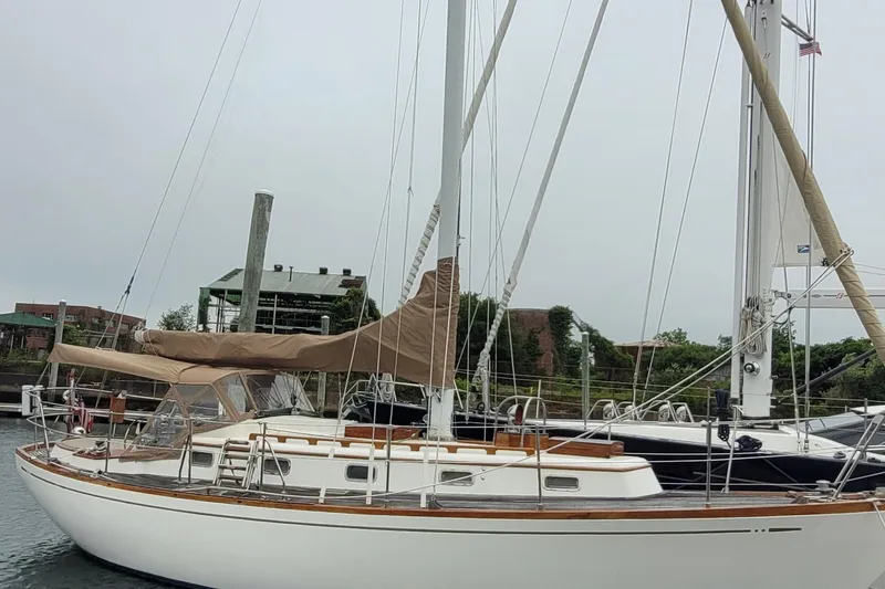 Slide: The Image of Mason 33 Sloop 1985 - 54