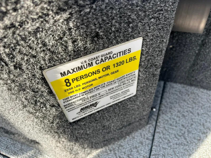Slide: The Image of Capacity label on 2025 Lund 1875 Pro-V boat, max 8 persons or 1320 lbs. - 30