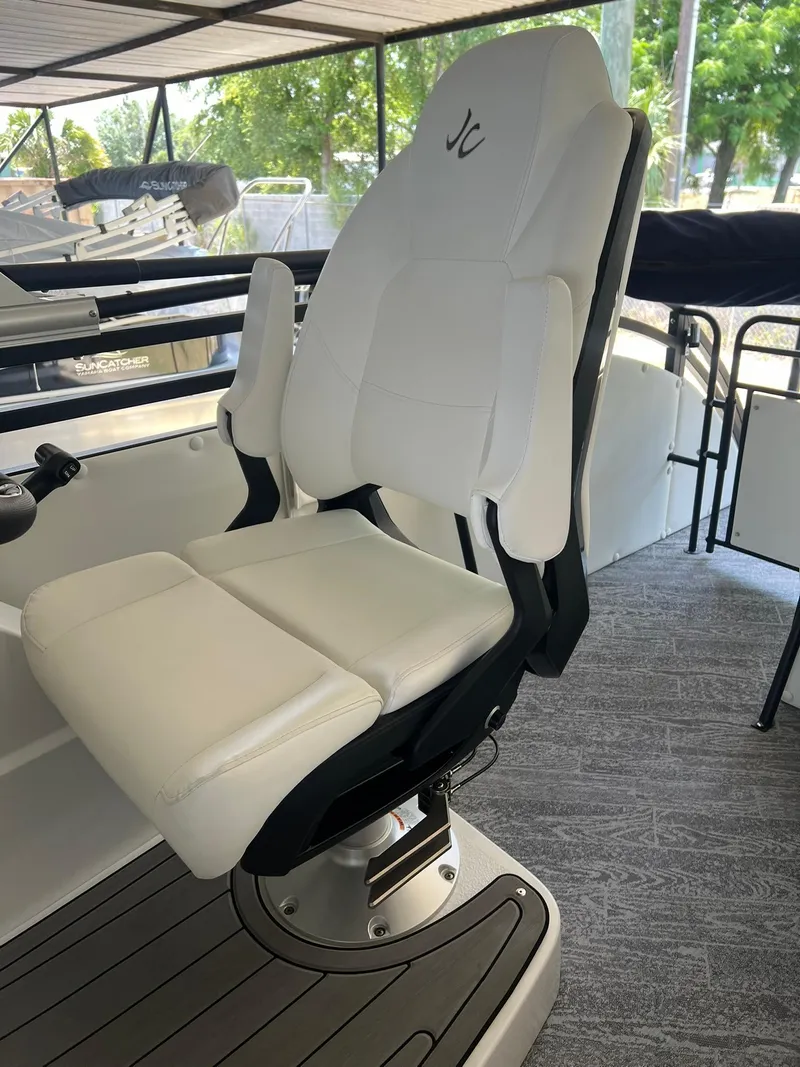 Slide: The Image of White captain's chair on 2025 JC 21 NEPTOON TT Sport boat. - 10