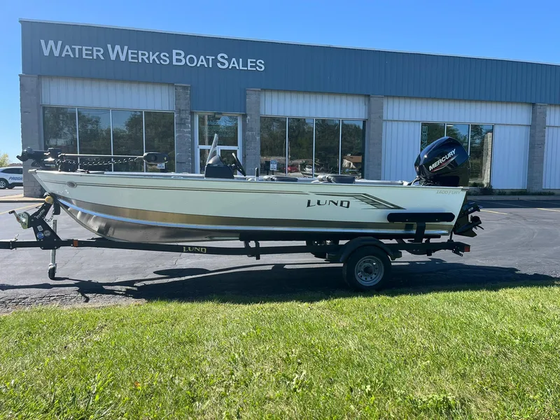Slide: The Image of 2025 Lund 1600 Fury SS boat at Water Werks Boat Sales dealership. - 23