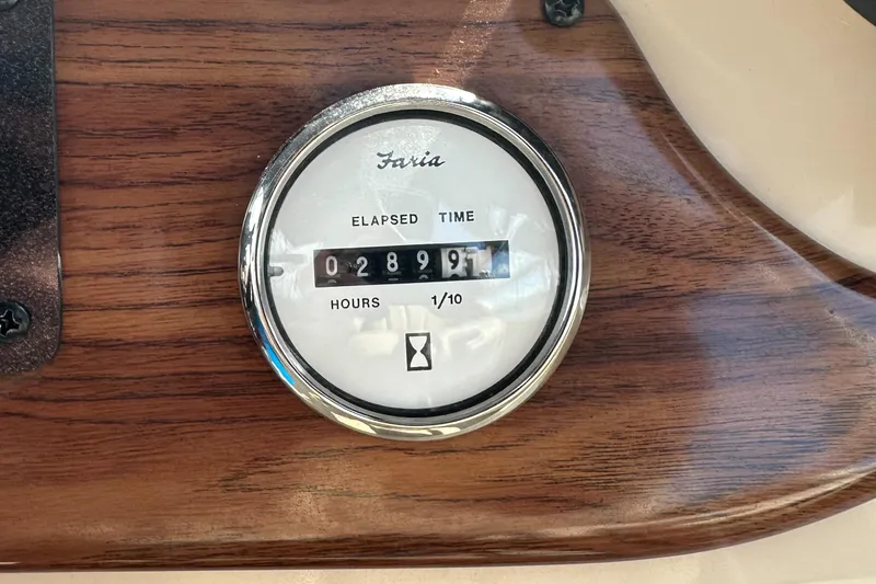Slide: The Image of Faria elapsed time gauge on 2005 Harris FloteBote Sunliner 200, showing 289.9 hours. - 14