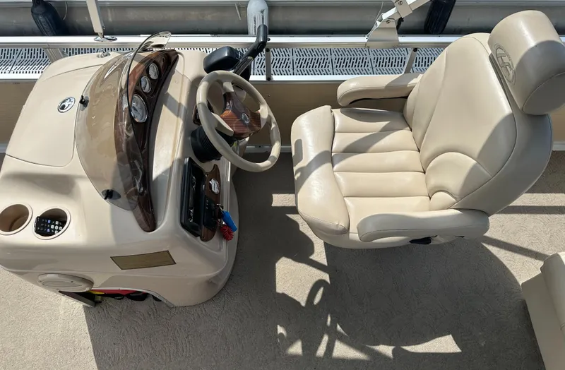 Slide: The Image of 2005 Harris FloteBote Sunliner 200 boat interior with steering console and captain's chair. - 15