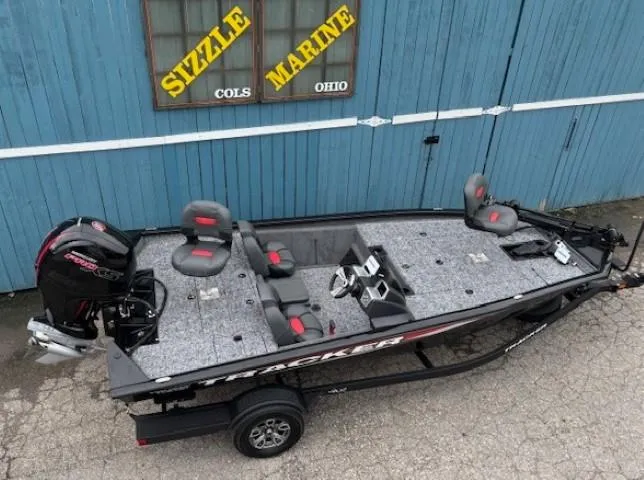 Slide: The Image of 2025 Tracker Pro Team 195 TXW Tournament Edition boat at Sizzle Marine, Ohio. - 5