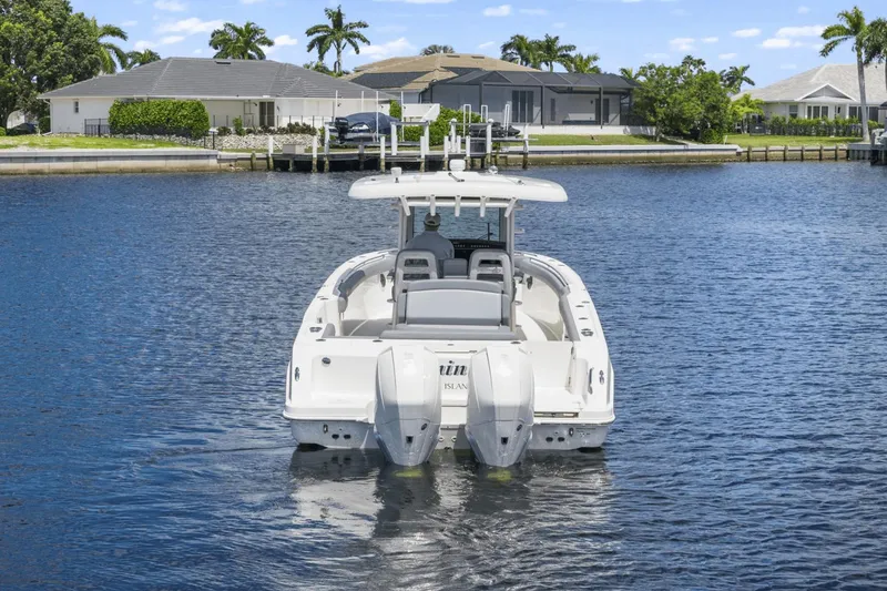 Slide: The Image of Boston Whaler 330 Outrage 2022 - 10