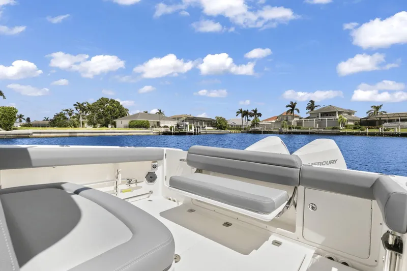 Slide: The Image of Boston Whaler 330 Outrage 2022 - 38