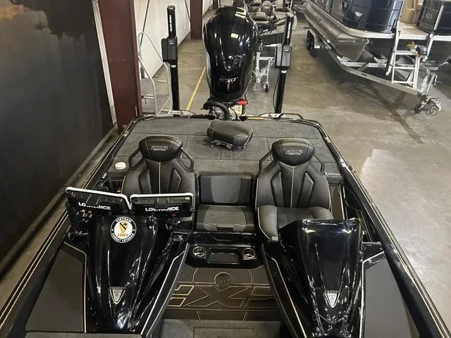 Slide: The Image of 2023 Skeeter FXR21 boat with Yamaha 250 SHO engine, featuring dual Lowrance displays. - 10