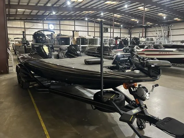 Slide: The Image of 2023 Skeeter FXR21 boat with Yamaha 250 SHO engine in showroom. - 3