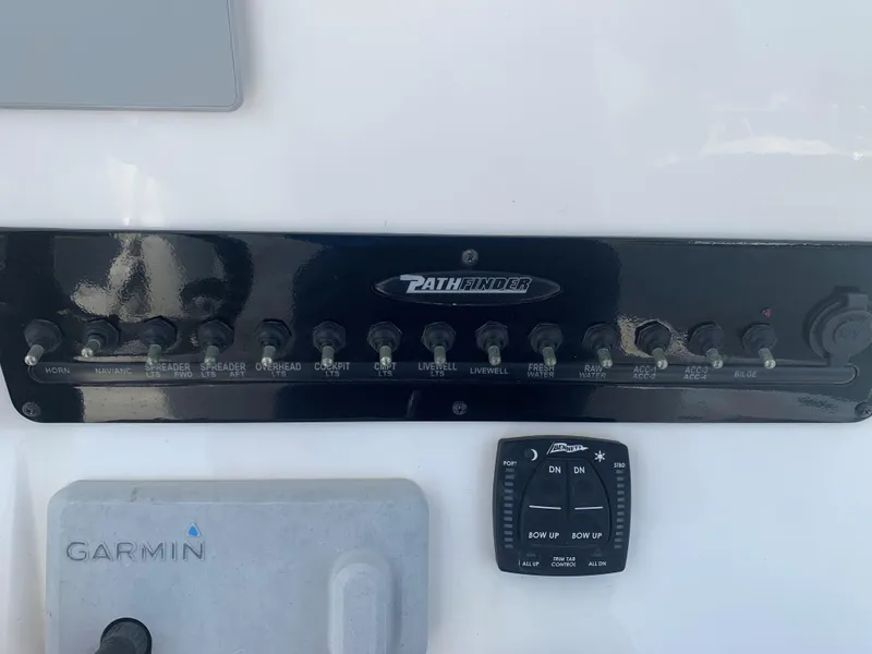 Slide: The Image of Pathfinder 2600 TRS 2021 control panel with Garmin and Bennett trim tab controls. - 29