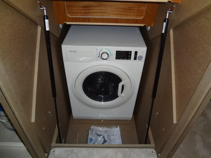 Slide: The Image of Prestige 460 2022 - 64