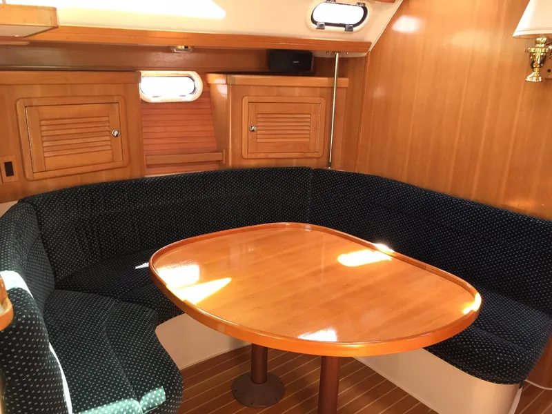 Slide: The Image of Port dinette - 4