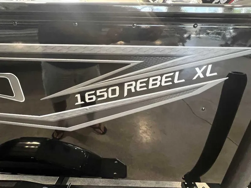 Slide: The Image of Lund 1650 Rebel XL Sport 2025 - 2