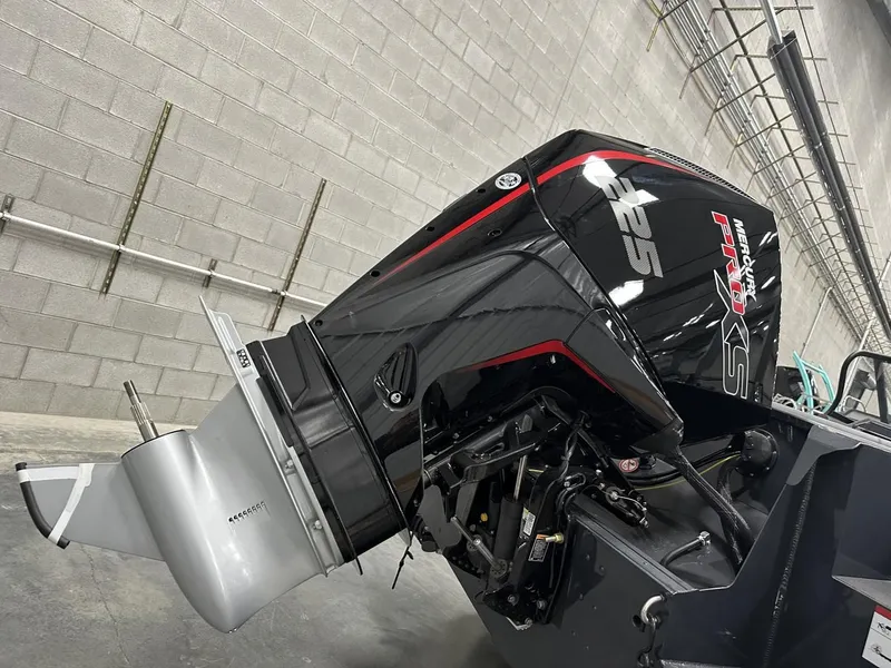 Slide: The Image of Crestliner CSF205 2025 - 3