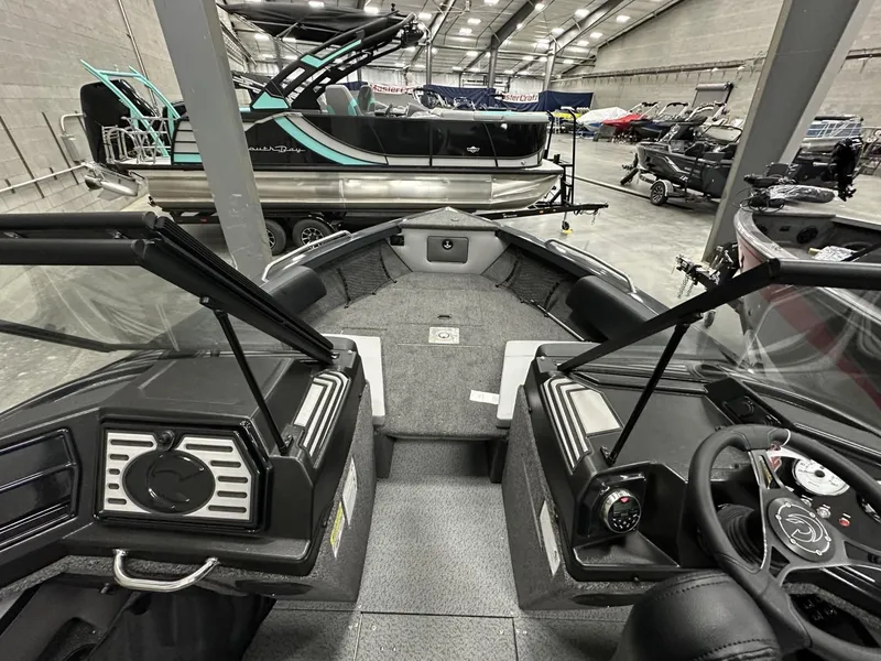 Slide: The Image of Crestliner CSF205 2025 - 8