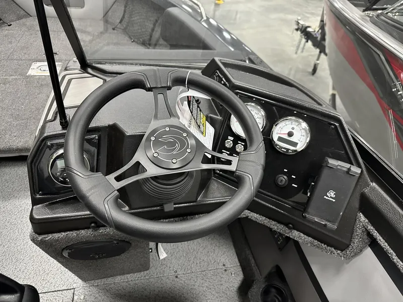 Slide: The Image of Crestliner CSF205 2025 - 9