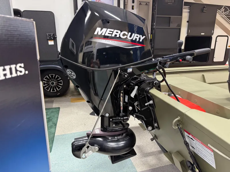 Slide: The Image of Crestliner C1546T 2025 - 10